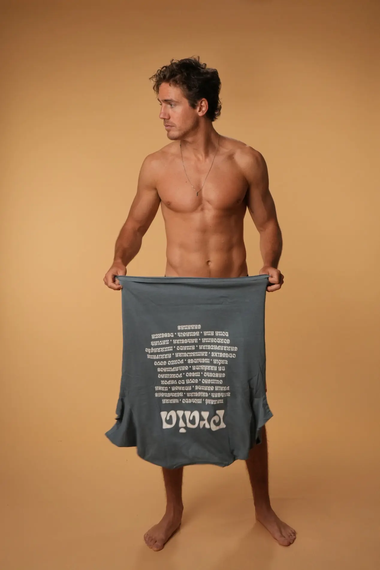 Futah - Mineral Grey Organic Cotton T-Shirt - Beach (3)