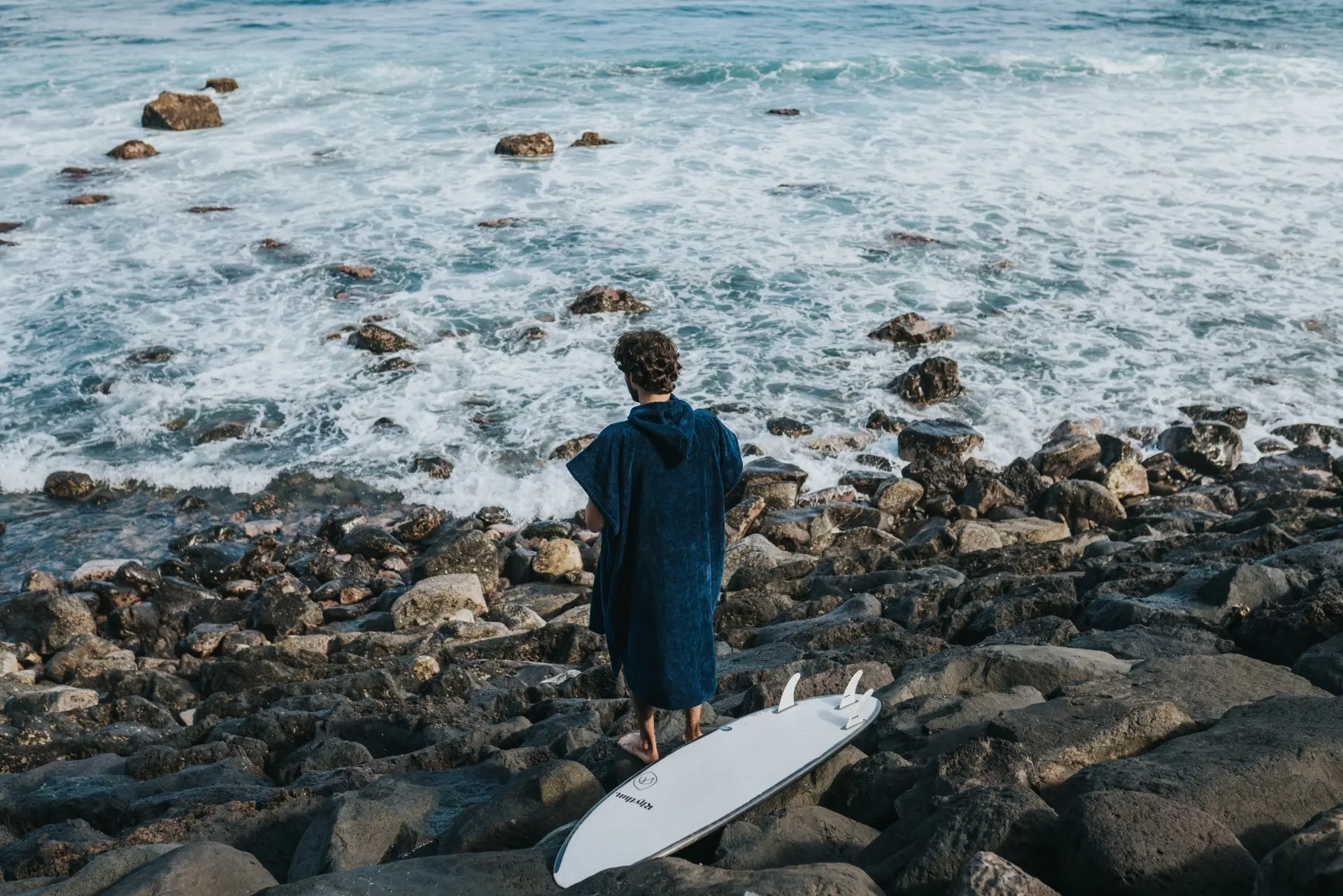 Futah - Ericeira Bleu Marine Poncho Épongé (4)