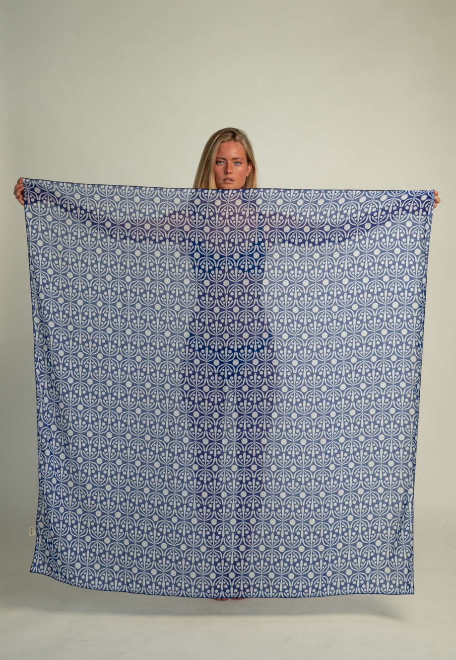 Futah - Pareo Flora Bleu & Blanc (1)